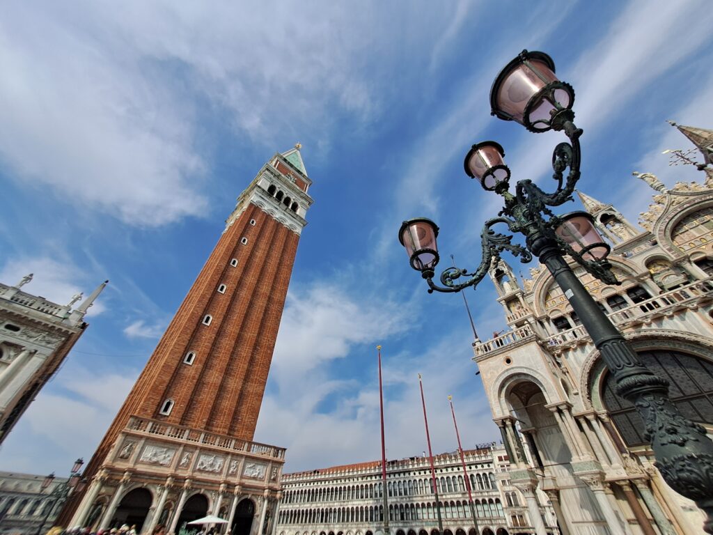 Wenecja - plac świetego Marka, kolorowe latarnie